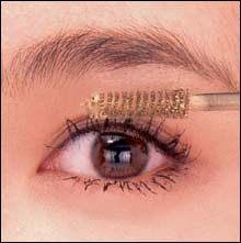 濃密睫毛打造閃亮迷人芭比妝