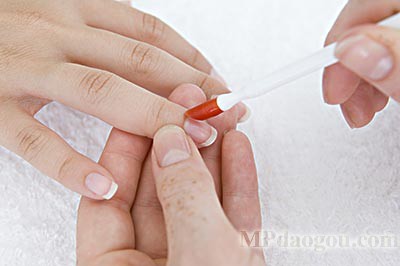 簡單幾步成就法式美甲